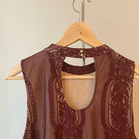 Maroon Lace Dress (lined) - Picture 4 of 9